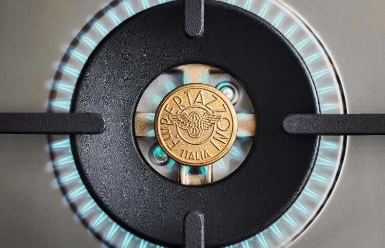 dualflame_bertazzoni_3_1 RANGETOP BERTAZZONI PROFESSIONAL PROF486GRTBXT