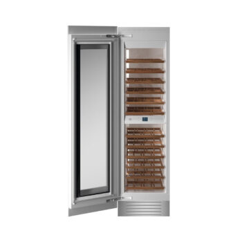 Adega Bertazzoni Heritage HER-WC605BLP2T: design italiano atemporal, duas zonas de temperatura e capacidade para 52 garrafas. O luxo da preservação. Confira!